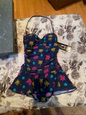 Women’s Shore Shapes Swimsuit Size 8